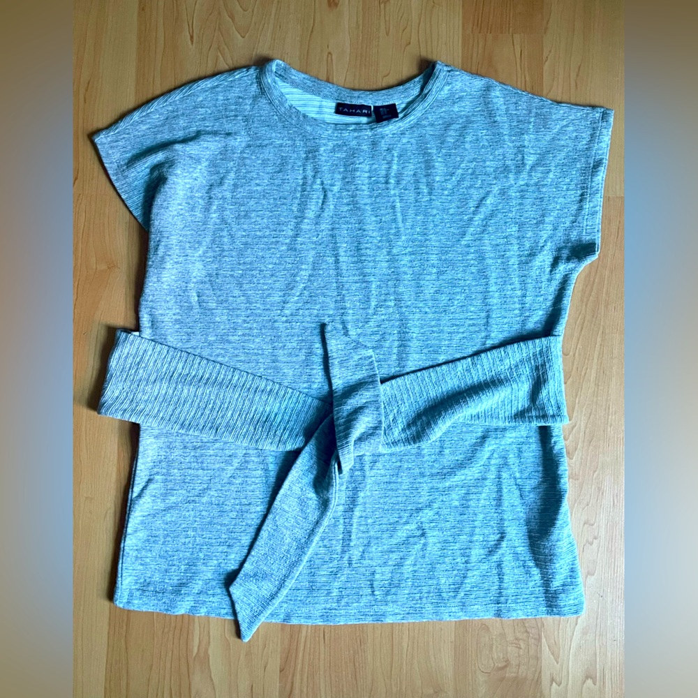 Tahari cap sleeve tie front/back shirt. Like NEW!